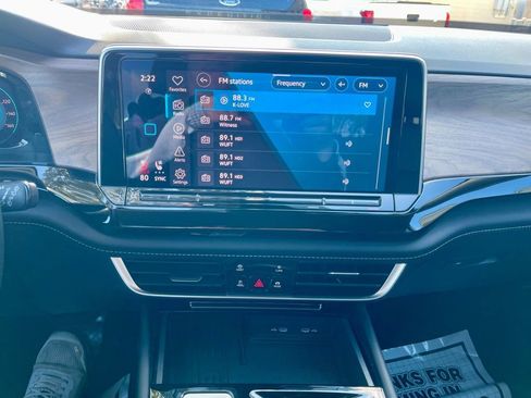 Used 2025 Volkswagen Atlas SE image 17