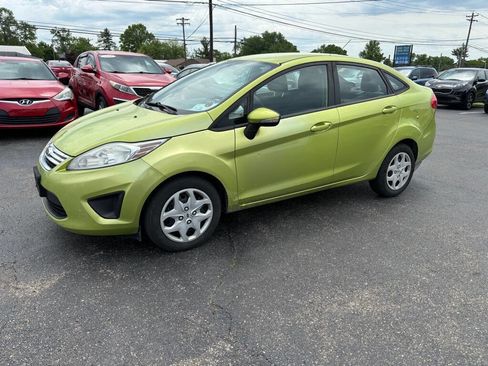 Used 2013 Ford Fiesta SE FWD image 1