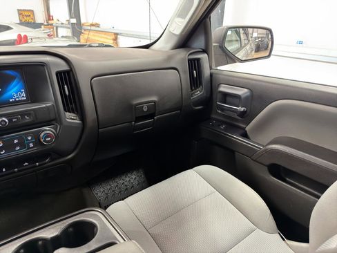 Used 2018 Chevrolet Silverado 1500 Custom w/ Custom Convenience Package RWD image 22