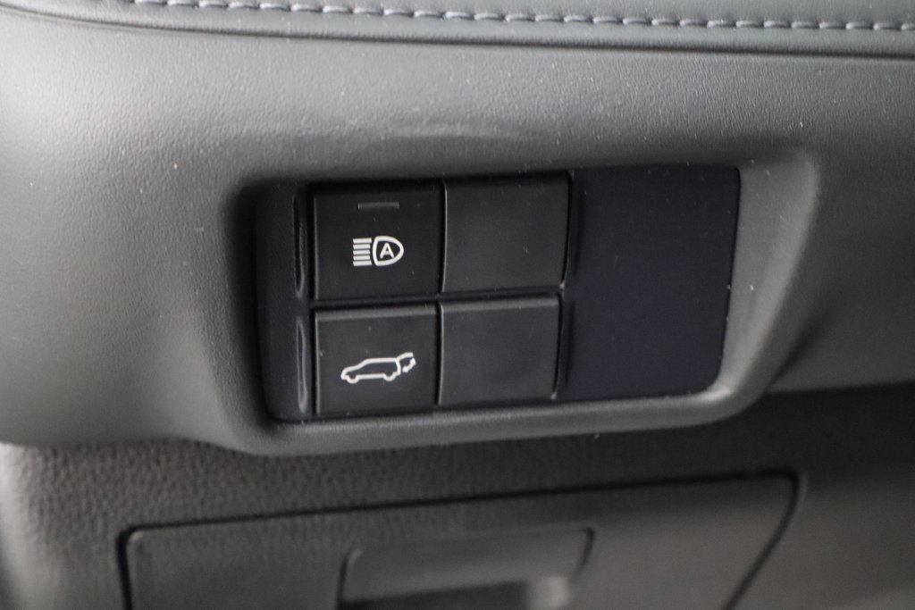 Used 2021 Toyota Highlander XLE FWD image 23