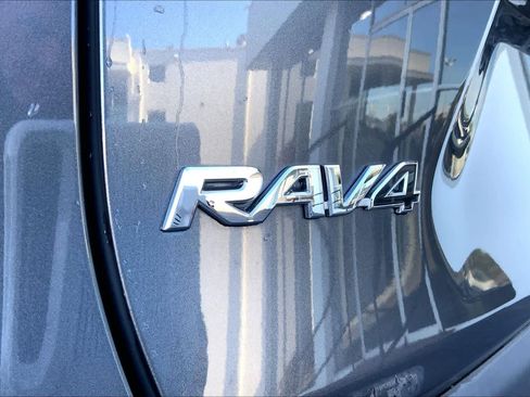 Used 2022 Toyota RAV4 XLE image 9