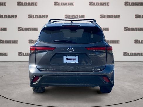 Used 2023 Toyota Highlander XLE image 4