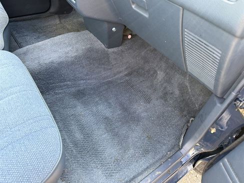 Used 1989 Toyota Pickup Deluxe image 12