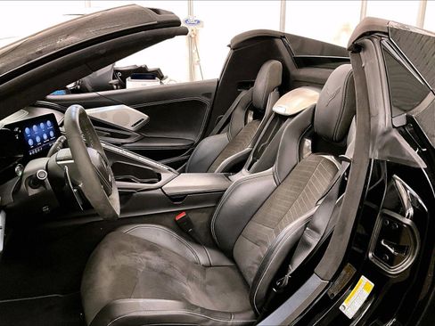 Used 2022 Chevrolet Corvette Stingray Premium Conv w/ Z51 Performance Package RWD image 24