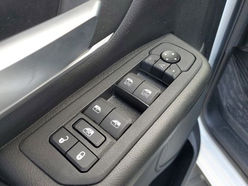 Certified 2025 RAM 1500 4x4 Crew Cab image 13
