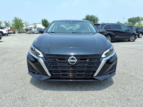 Used 2025 Nissan Altima 2.5 SV FWD image 10