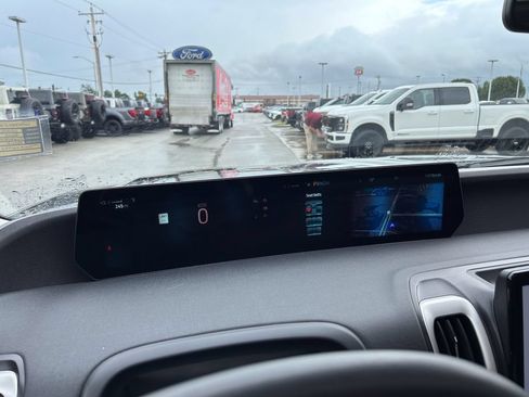 Used 2025 Ford Expedition Active AWD/4WD image 39