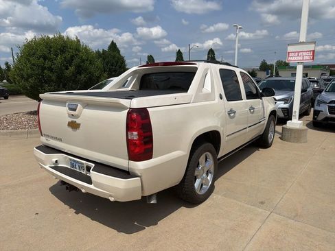 Used 2013 Chevrolet Avalanche LTZ AWD/4WD image 5