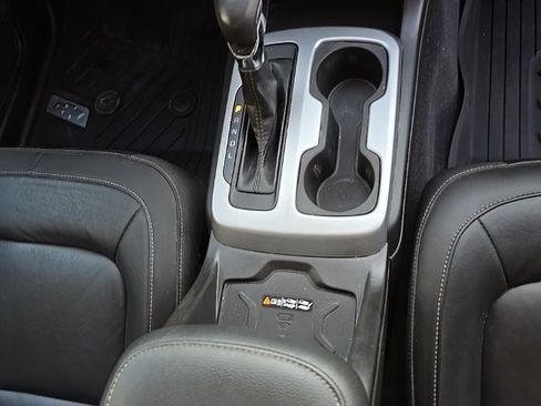 Used 2022 Chevrolet Colorado ZR2 image 9