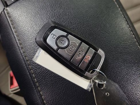 Used 2017 Ford Fusion SE image 17