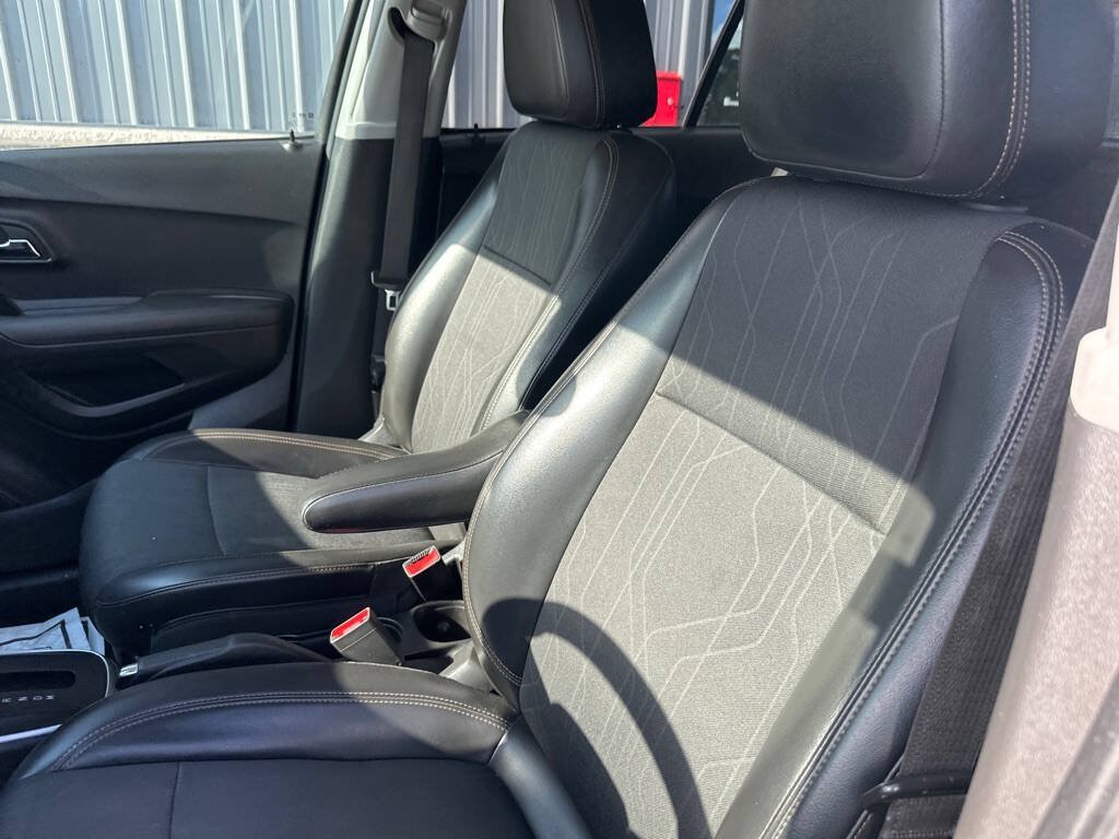 Used 2019 Chevrolet Trax LT w/ LT Convenience Package AWD/4WD image 9