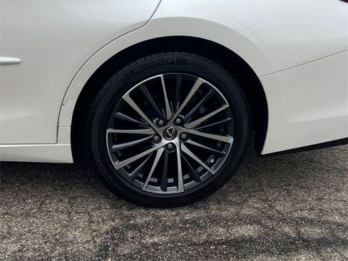 Used 2023 Lexus ES 350 w/ Premium Package image 10