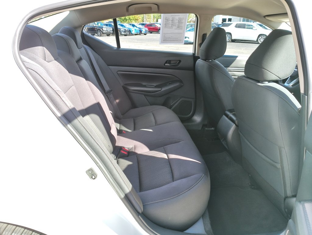 Used 2025 Nissan Altima 2.5 SV FWD image 17