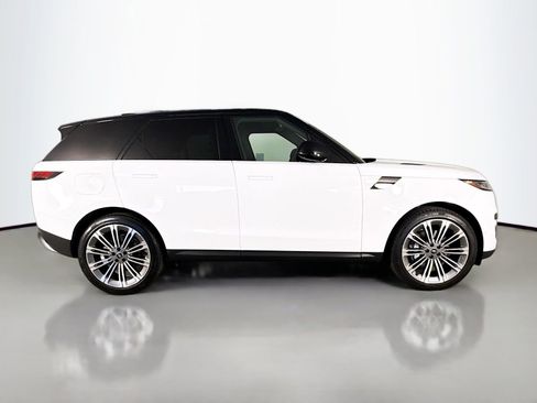 Used 2025 Land Rover Range Rover Sport SE AWD/4WD image 8