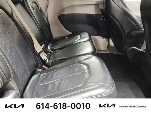 Used 2018 Chrysler Pacifica Touring-L image 20