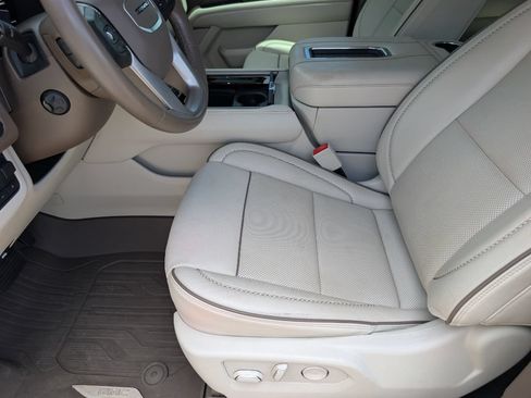 Used 2022 GMC Yukon Denali w/ Denali Premium Package AWD/4WD image 8