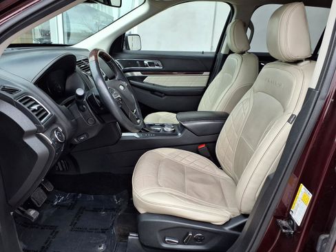 Used 2018 Ford Explorer Platinum image 7
