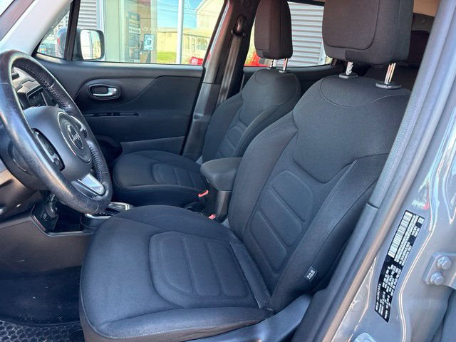 Used 2020 Jeep Renegade Latitude w/ Cold Weather Group AWD/4WD image 11