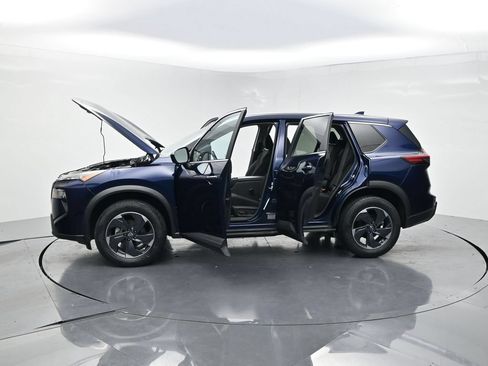 Used 2024 Nissan Rogue SV AWD/4WD image 28