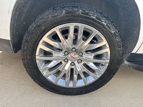 Used 2023 GMC Yukon SLT w/ SLT Premium Package image 8