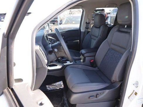 Used 2025 Nissan Frontier SV w/ SV Convenience Package image 8