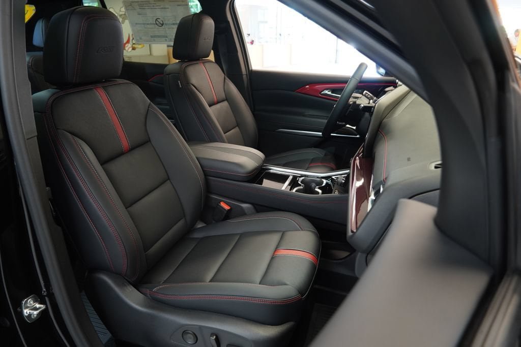 New 2026 Chevrolet Traverse RS w/ LPO, Floor Liner Package AWD/4WD image 40