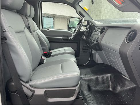 Used 2015 Ford F550 4x4 Regular Cab Super Duty image 42