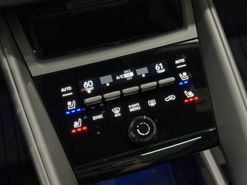 Certified 2025 Porsche Macan Electric RWD image 39