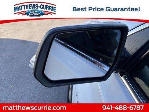 Used 2022 Chevrolet Traverse LT image 8