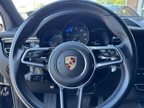 Used 2021 Porsche Macan image 32