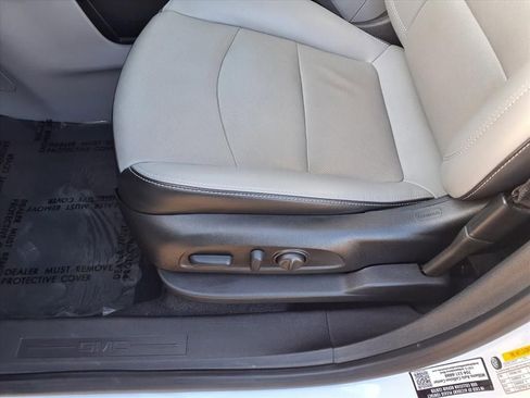 Used 2023 GMC Terrain SLT w/ Tech Package image 17