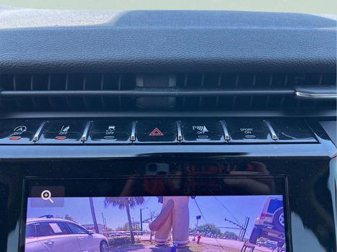 Used 2023 Jeep Grand Cherokee Laredo image 30