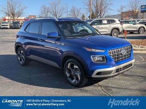 Used 2024 Hyundai Venue SEL image 1