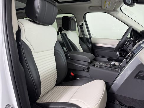 New 2026 Land Rover Discovery Limited Edition image 23