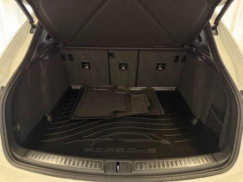 Certified 2023 Porsche Macan AWD/4WD image 28