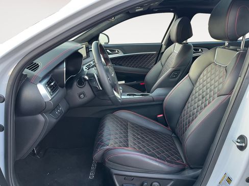 Used 2023 Genesis G70 3.3T w/ Sport Prestige Package image 10
