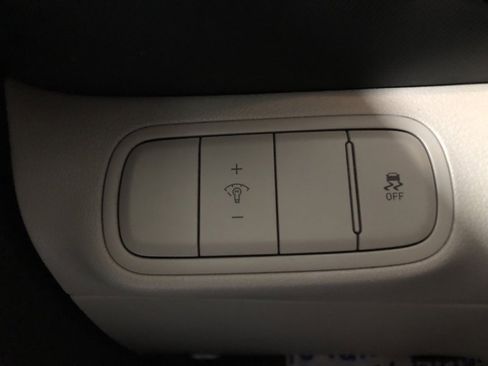 Used 2023 Hyundai Venue SEL image 21