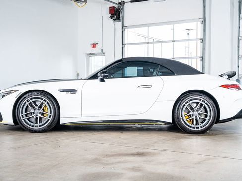 Used 2022 Mercedes-Benz SL 55 AMG 4MATIC w/ Driver Assistance Package image 9