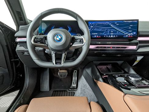 New 2026 BMW 550e xDrive image 15