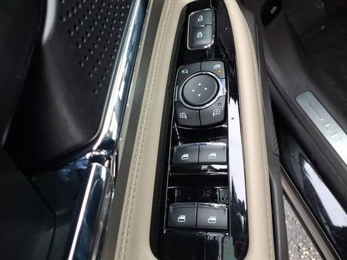 Used 2023 Lincoln Corsair Reserve image 15