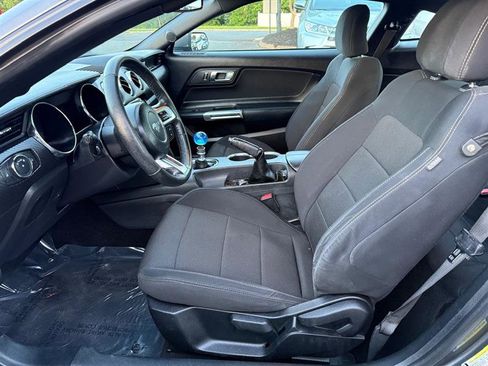 Used 2017 Ford Mustang Coupe RWD image 19