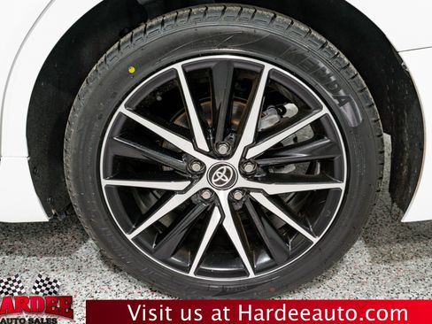 Used 2024 Toyota Camry SE image 10