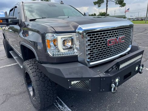 Used 2015 GMC Sierra 2500 Denali w/ Duramax Plus Package AWD/4WD image 5