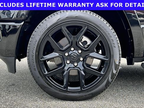 Used 2024 RAM 1500 Laramie AWD/4WD image 8