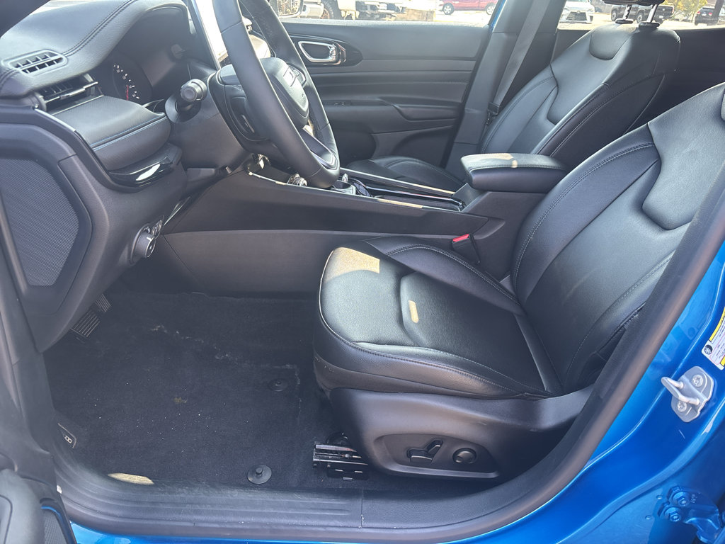 Used 2026 Jeep Compass Limited AWD/4WD image 13