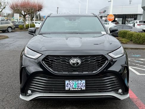 Used 2025 Toyota Highlander XSE image 3