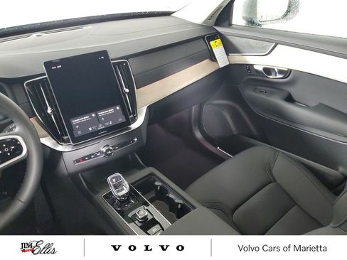 New 2025 Volvo XC90 B6 Core w/ Climate Package image 18
