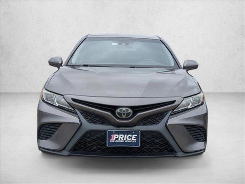 Used 2019 Toyota Camry SE FWD image 2