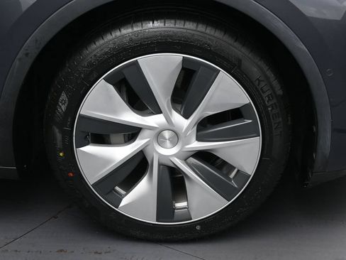 Used 2022 Tesla Model Y Long Range AWD/4WD image 35