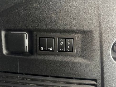 Used 2023 GMC Yukon AT4 AWD/4WD image 14